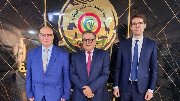 رئيس "الخدمات البيطرية" يبحث مع المستشار الإقليمي للشئون الزراعية الفرنسي تعزيز التعاون المشترك