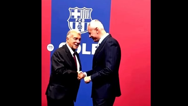 رئيس مصر للطيران مع رئيس نادي برشلونة