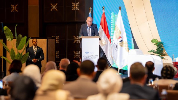 وزير  الطيران المدني 