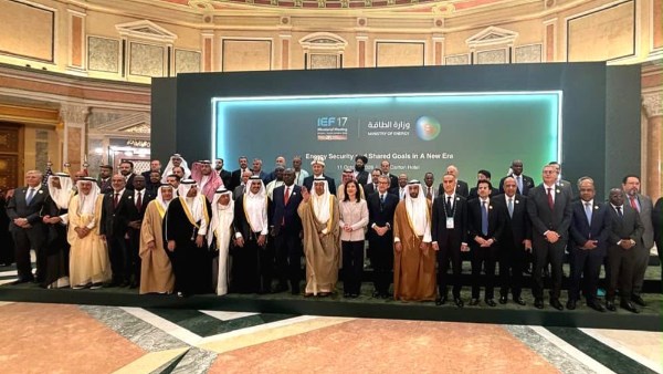 صورة جماعية لوزراء البترول والطاقة في ختام الاجتماع الوزاري لمنتدي الطاقة الدولي بالرياض