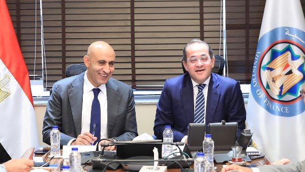 وزيرا المالية والتربية والتعليم