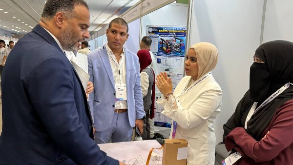 طلاب كلية الحاسبات والمعلومات بجامعة عين شمس