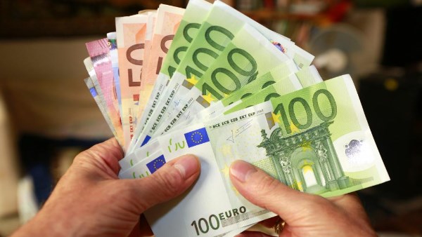 100 وظيفة بـ 1200 يورو.. طريقة التقديم على وظائف إسبانيا والشروط