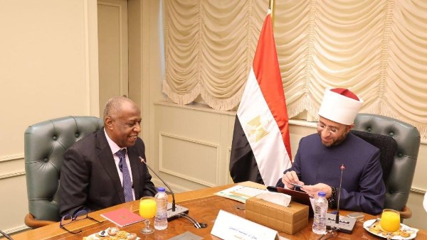 وزير الأوقاف يستقبل رئيس الاتحاد العربي للمحاربين القدماء