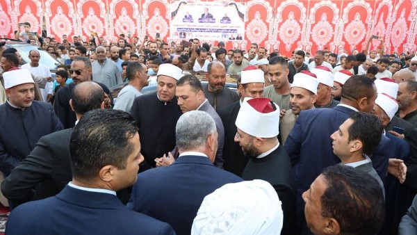 وزير الأوقاف ومفتي الجمهورية يشاركان أبناء الإسماعيلية احتفالاتهم بالعيد القومي