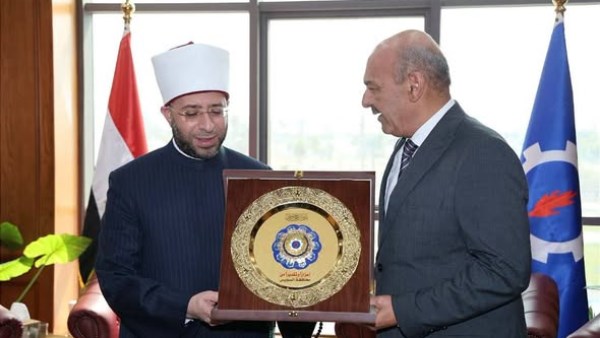 محافظ السويس يستقبل وزير الأوقاف