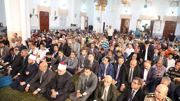 وزير الأوقاف ومفتي الجمهورية ومحافظ السويس يؤدون صلاة الجمعة