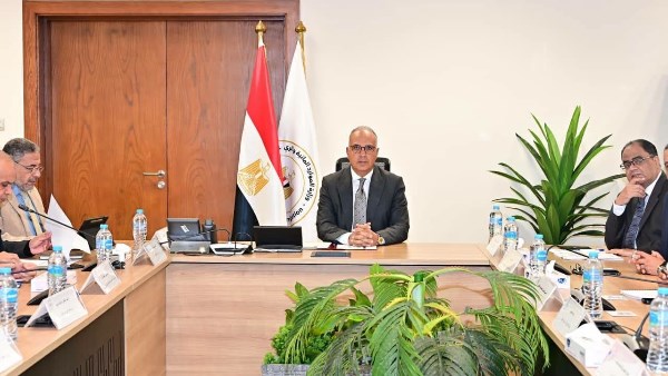 خلال الاجتماع