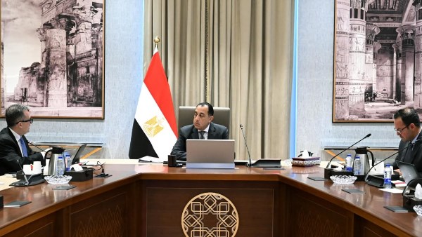 خلال الاجتماع