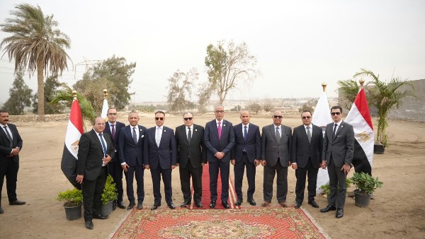 النيابة تُخلي ساحة التحفظ على المركبات بالمنطقة الصناعية بأبورواش بمحافظة الجيزة وتسترد أرضًا بمساحة ٤٢ ألف متر