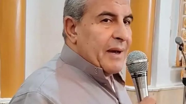 بالجلابية والسبحة.. طاهر أبو زيد في أجواء روحانية داخل الساحة الرضوانية بالأقصر بالجلابية والسبحة.. طاهر أبو زيد في أجواء روحانية داخل الساحة الرضوانية بالأقصر