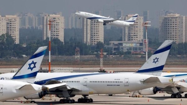 شركات الطيران الإسرائيلية تبدأ إعادة مواطنيها العالقين في دبي إلى البلاد
