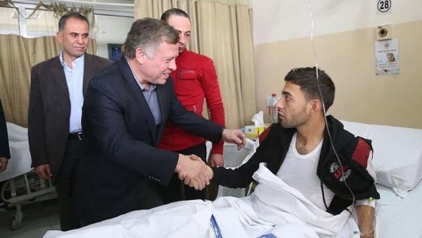ملك الأردن يزور مصابي هجوم الكرك الإرهابي