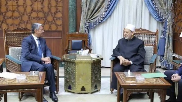 السفارة اليمنية بالقاهرة تشيد بمبادرة شيخ الأزهر لإنهاء الحروب بالمنطقة