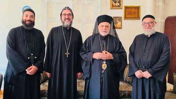 الأنبا أنطونيوس يلتقي كاهن السريان