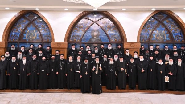 البابا تواضروس يلتقي كهنة شبرا الجنوبية.. ويؤكد: افتقاد الشعب في بيوتهم يصنع الأبوة