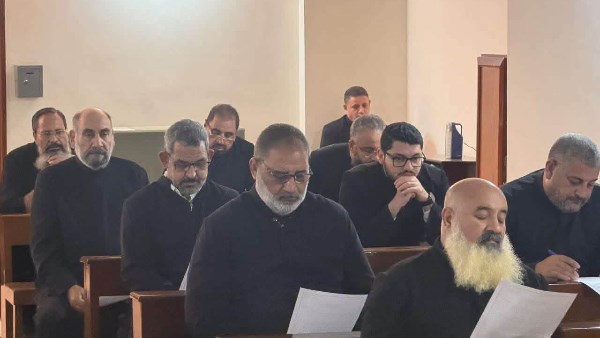 الآباء الكهنة 