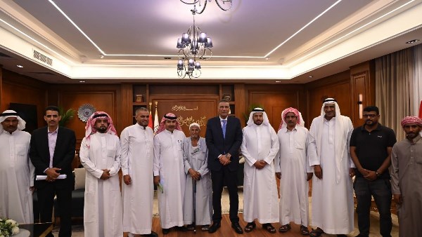 المحافظ خلال خلال اللقاء 