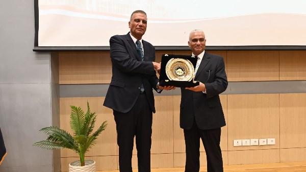 محافظ جنوب سيناء ورئيس جامعة سلمان الدولية 