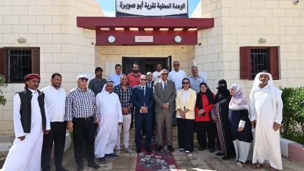 المحافظ خلال زيارته مدينة رأس سدر 