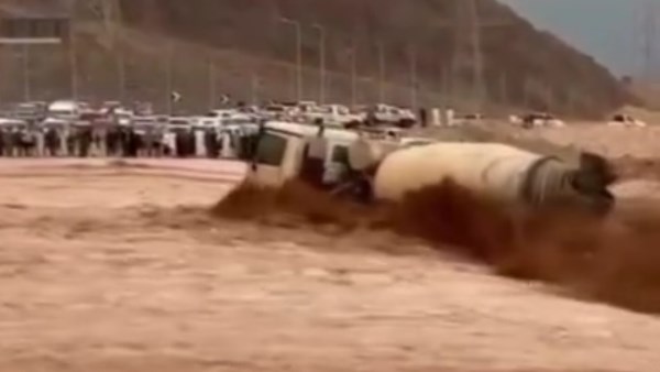السيول الجارفة بوادي وتير بنويبع 