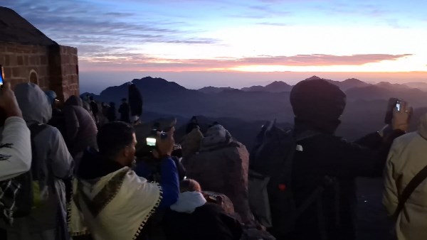 السياح في جبل موسي بسانت كاترين 