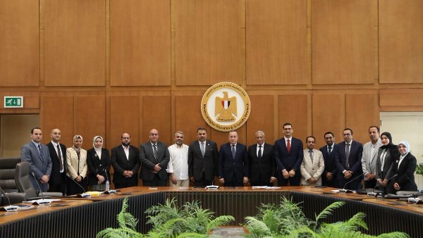 وزير التعليم العالي يبحث مع الباحثين المصريين العائدين من التدريب باليابان 