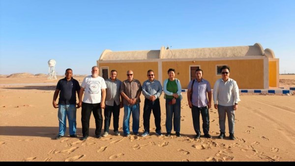 رئيس البحوث الفلكية يزور مركز الزلازل بأسوان بمرافقة الصين