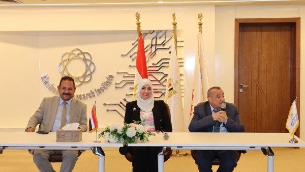 معهد بحوث الإلكترونيات يبحث تصنيع بطاريات بمكون محلي يصل إلى 85% وتطوير الخلايا الشمسية