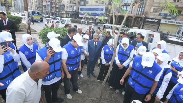 محافظ الدقهلية يزرع شجرة.. ويؤكد استمرار التوسع في المساحات الخضراء محافظ الدقهلية يزرع شجرة.. ويؤكد استمرار التوسع في المساحات الخضراء