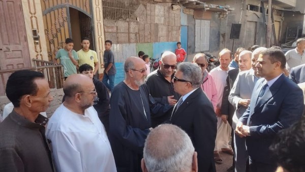 محافظ الدقهلبة يقدم واجب العزاء 