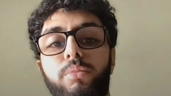 استغاثة شاب على مواقع التواصل 