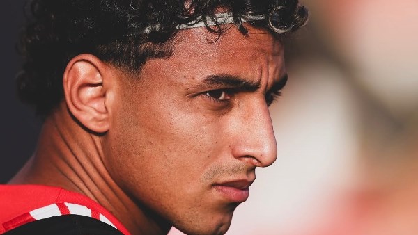 فن اللامبالاة.. لاعب الأهلي يثير الجدل في أحدث ظهور على انستجرام فن اللامبالاة.. لاعب الأهلي يثير الجدل في أحدث ظهور على انستجرام