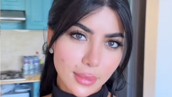 كارولين عزمي