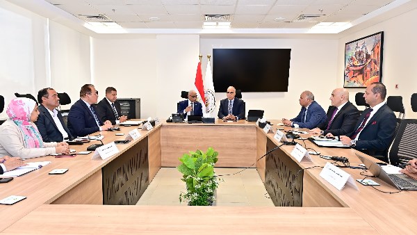 بحث موقف المشروعات المائية في شمال سيناء 