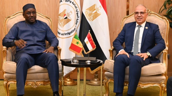 وزير الري والموارد المائية و ورئيس مرفق المياه الأفريقي