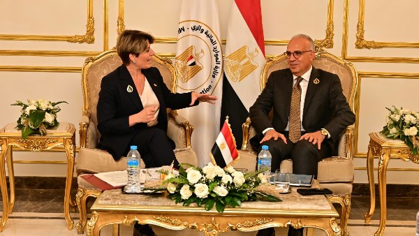 الدكتور هاني سويلم، وزير الموارد المائية والري، السيدة إيما هاردي، وزيرة الدولة البريطانية لشئون البيئة والغذاء 