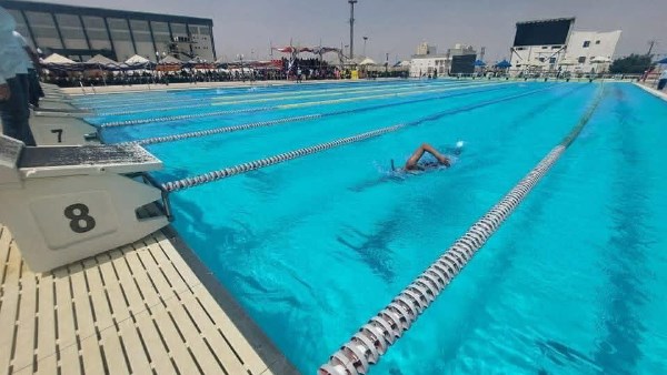 السباحة بالزعانف 