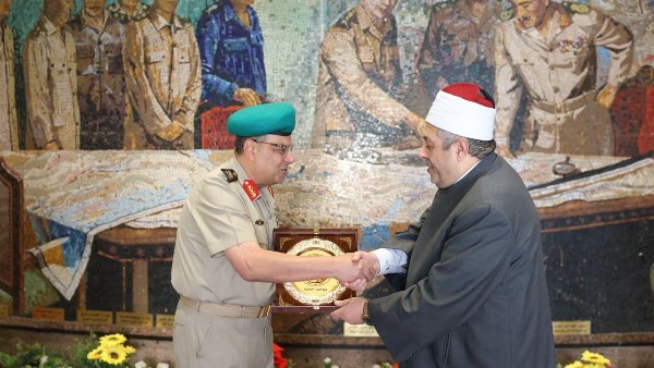 بحضور الشيخ أيمن عبد الغني.. الأزهر يسجل مشاركة فاعلة في المعرض السنوي الـ19 للثقافات العسكرية ببانوراما حرب أكتوبر