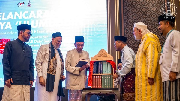 علي جمعة: أعتز بتقدير رئيس وزراء ماليزيا لدور الأزهر في نشر العلم وترسيخ قيم الوسطية والاعتدال