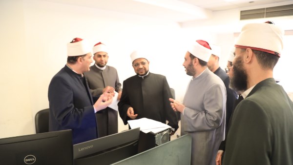 أمين البحوث الإسلاميَّة يتفقَّد إدارات المجمع ويتابع المرحلة الثالثة والأخيرة من اختبارات ابتعاث رمضان 1448هـ