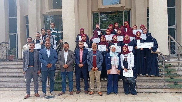 مرصد الأزهر ينظم دورة تدريبية حول التحيز المعرفي والتفكير النقدي لطلاب كلية التربية بنين وبنات ضمن مبادرة «رؤية أزهرية لمجابهة التطرف»