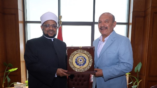 أمين البحوث الإسلامية ومحافظ السويس يبحثان سُبُل تعزيز التعاون المشترك في نشر الوعي
