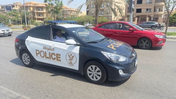 مستأجر يستغيث بالنجدة بعد منعه من دخول شقته داخل كمبوند شهير بالشيخ زايد مستأجر يستغيث بالنجدة بعد منعه من دخول شقته داخل كمبوند شهير بالشيخ زايد