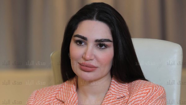 خلاف على سلة قمامة.. المذيعة سارة نخلة تتهم جارتها بالاعتداء عليها في أكتوبر خلاف على سلة قمامة.. المذيعة سارة نخلة تتهم جارتها بالاعتداء عليها في أكتوبر