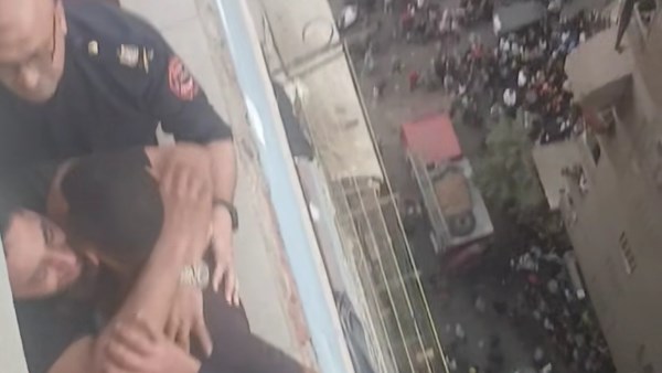لحظة انقاذ الشاب