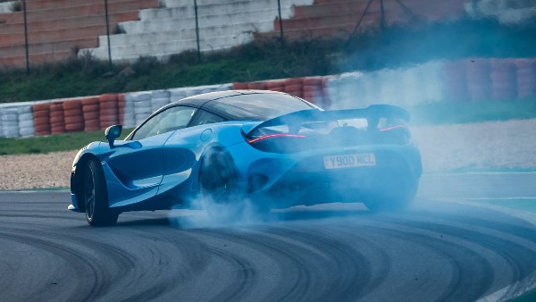 ماكلارين 750S