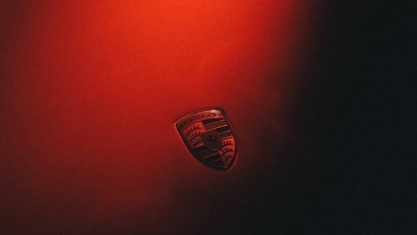 بورش تستعد لإحياء أسطورة كاريرا GT بسيارة خارقة جديدة بورش تستعد لإحياء أسطورة كاريرا GT بسيارة خارقة جديدة