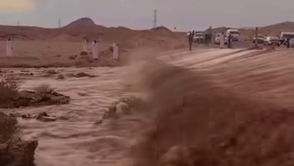 تدفقات السيول تجتاح وادي النواميس في نويبع