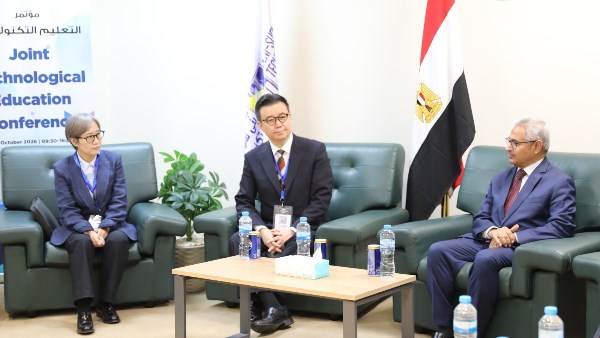 خلال المؤتمر